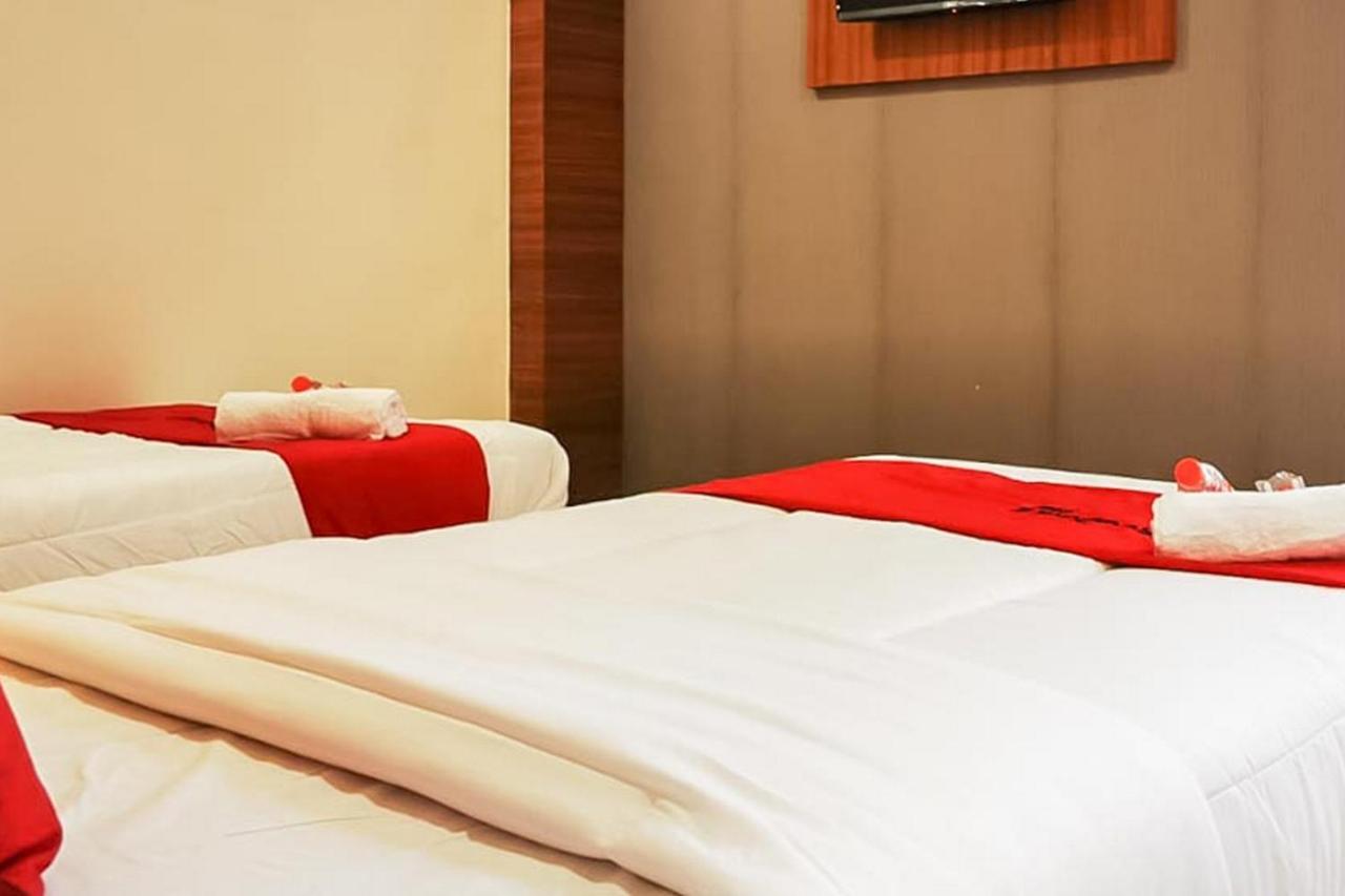 Reddoorz Plus @ Taman Madiun Eksteriør billede