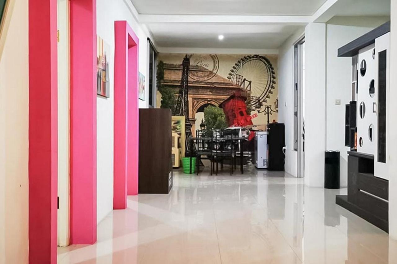 Reddoorz Plus @ Taman Madiun Eksteriør billede